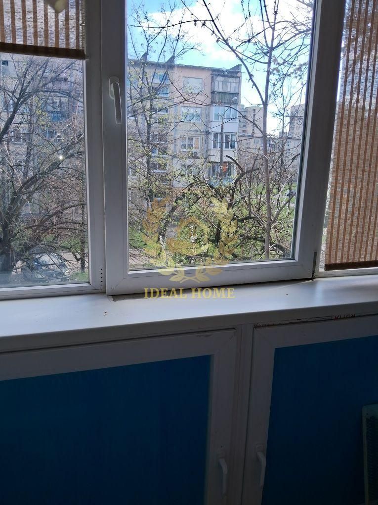 Продам двокімнатну квартиру в Дніпровському районі Києва.