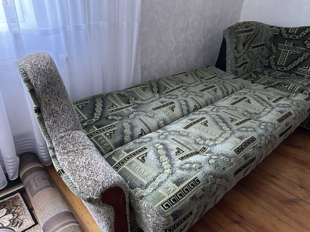 Диван для вітальні з двома кріслами