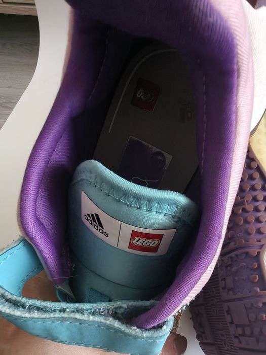 Tênis Adidas edição Lego
