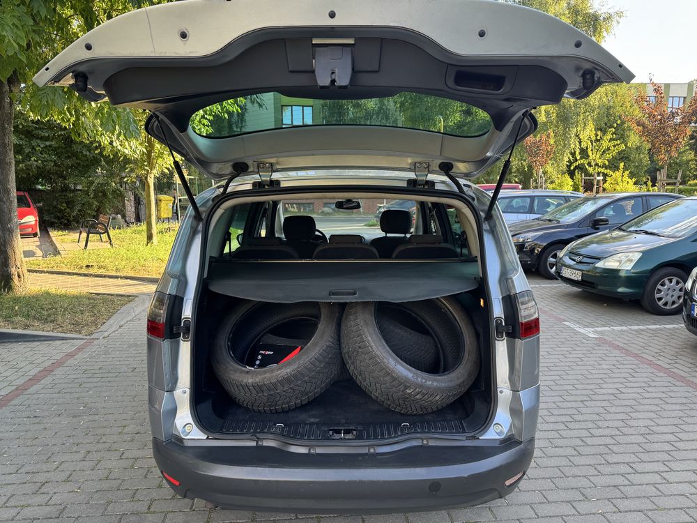 Ford S-Max Zadbany