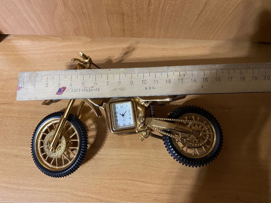 Часы настольные сувенирные в виде мотоцикла
