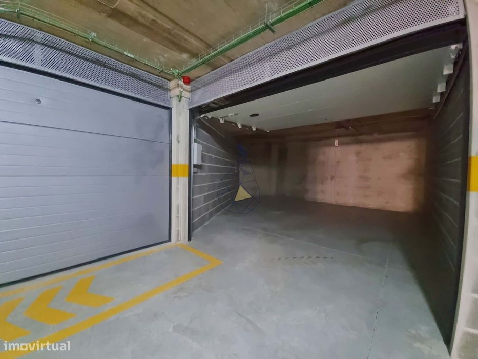 Garagens Box à Venda em Portimão — de 16 m² a 28 m², entre a estação d