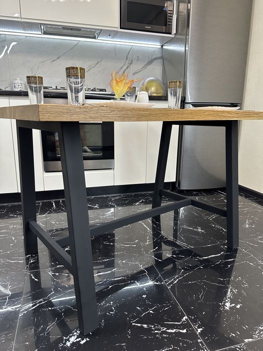 Обідній стіл дубовий