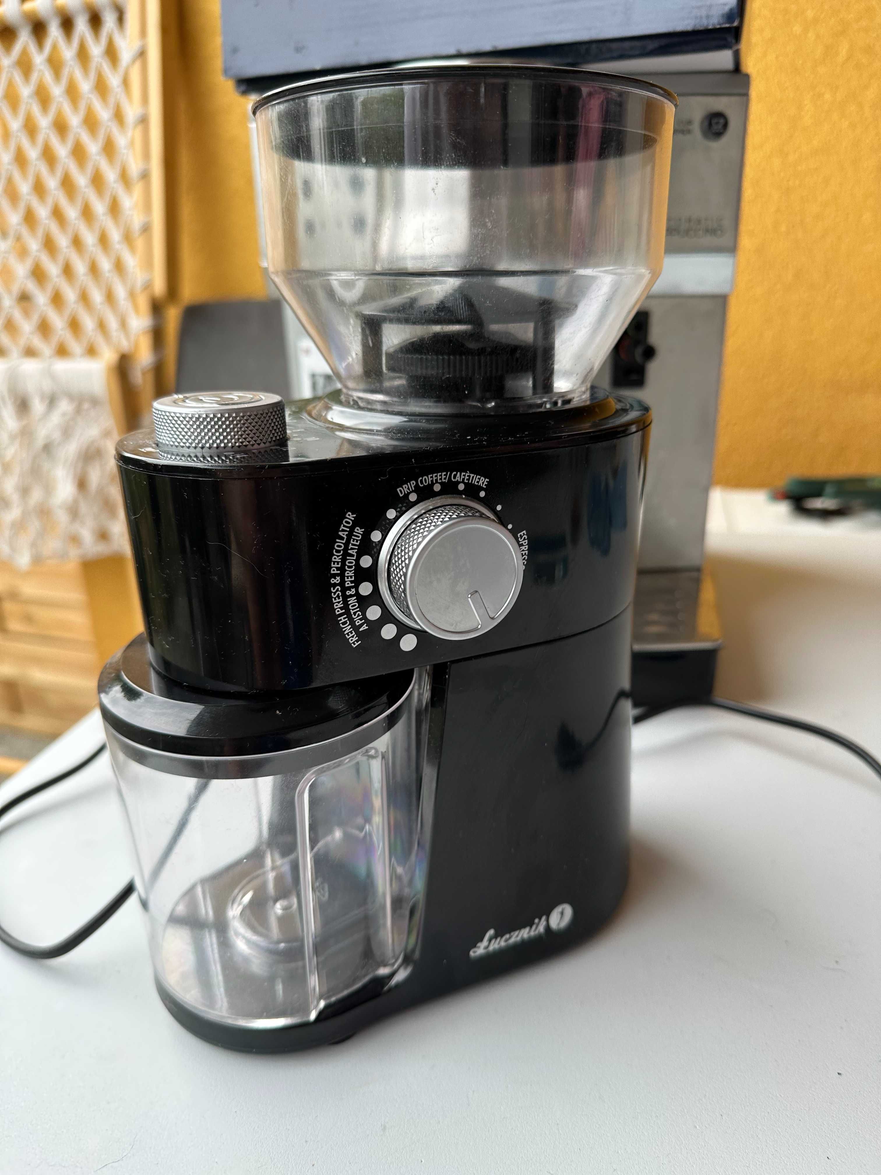 Ciśnieniowy Ekspres do kawy Automatic Cappucino DeLonghi EC850.M