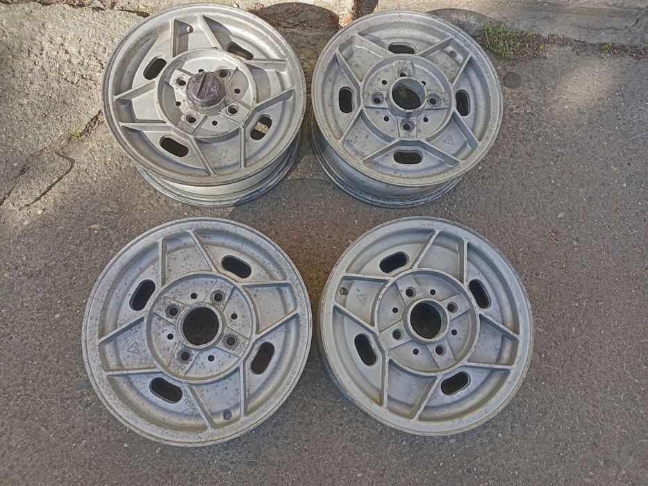 Sprzedam felgi aluminiowe do fiata 126p  orginalne