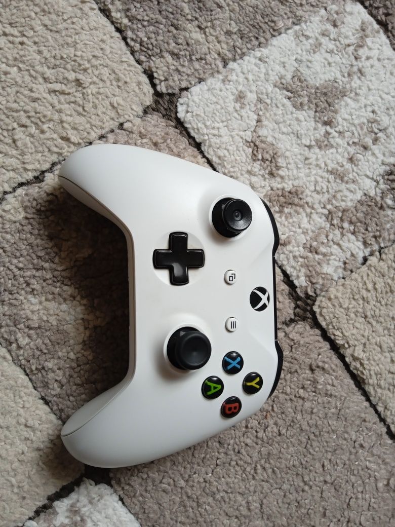 Xbox one  s з джойстиком