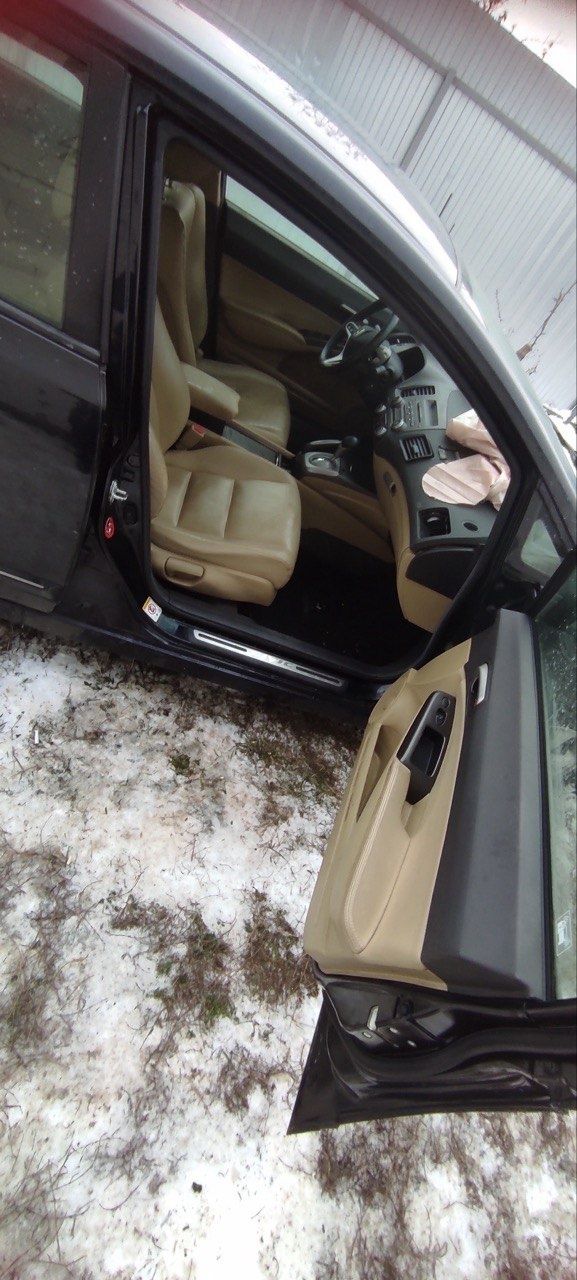 Салон кожанный бежевый для Honda Civic 4d седан 2008год