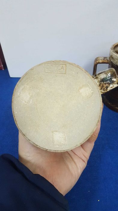 Raro par de canecas em cerâmica modernista marcadas Devica