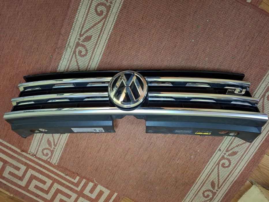 Atrapa Grill Tiguan R-line 5NA znaczek vw logo