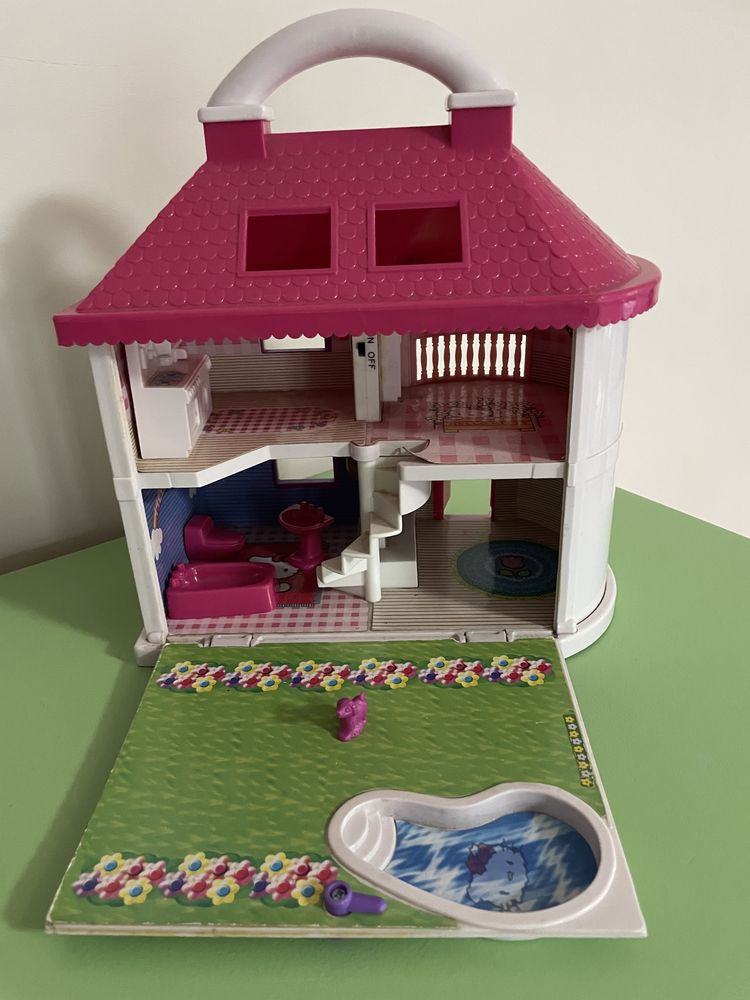 Casa Hello Kitty em otimo estado So 15€!!