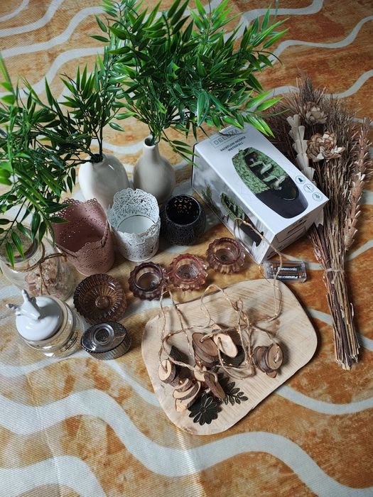 Ozdoby do domu (świeczniki, kominek, wazony, sztuczne rośliny)