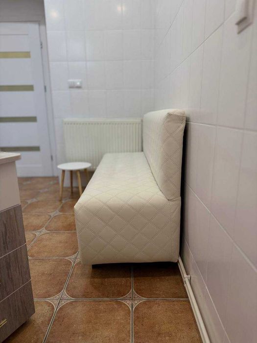 Mała sofa do salonu kosmetycznego