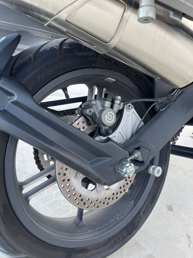 QjMotor SRT 700 de 2025