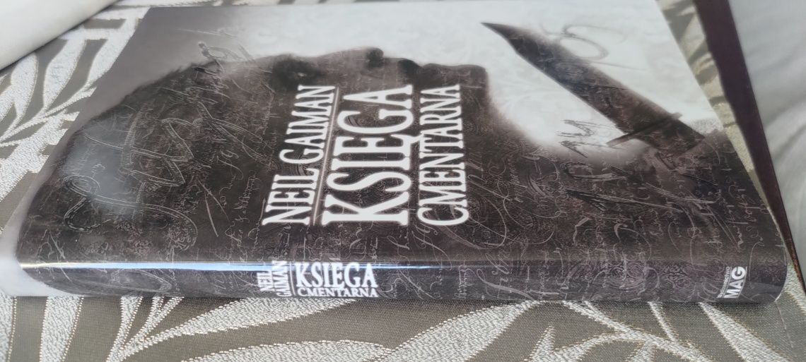 Księga cmentarna Neil Gaiman