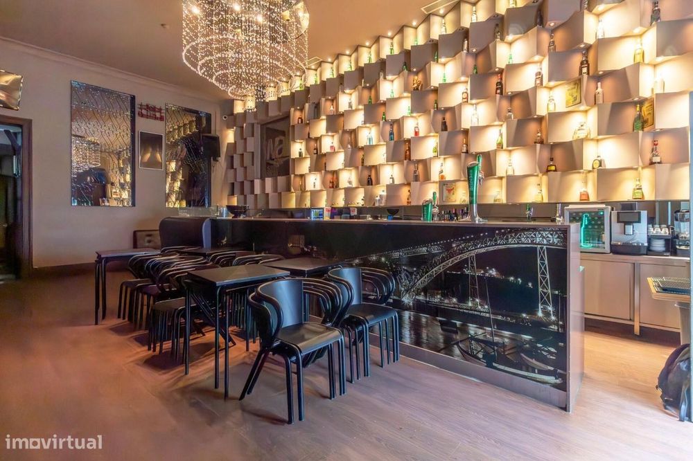 Trespasse de icônico bar na baixa portuense