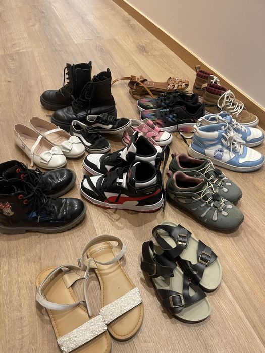 Varios sapatos de marca a venda