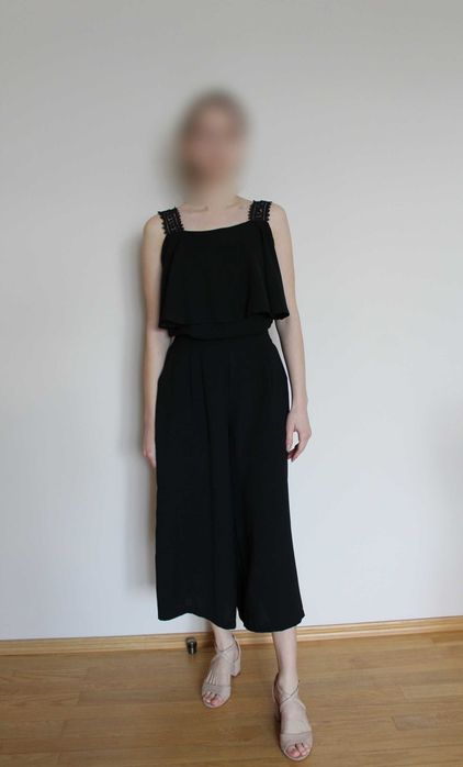 Стильний елегантний чорний комбінезон міді з воланом та кюлотами S/M