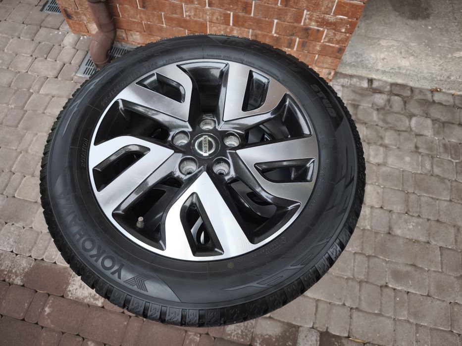 Зимові шиповані шини 215/60/R17 Yokohama