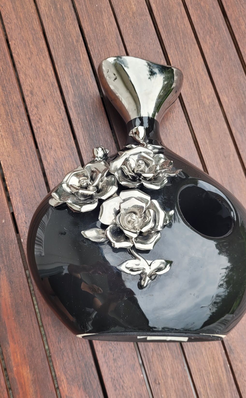 Duży wazon czarno-srebrny róże