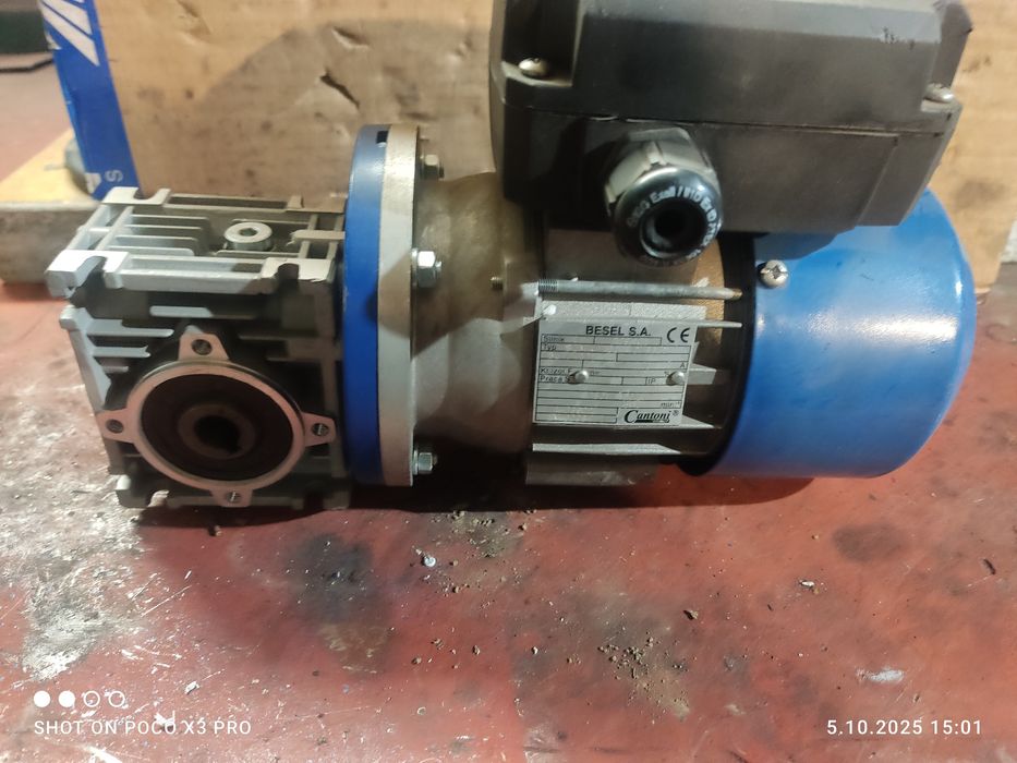 Przekładnia ślimakowa 90 obr 009 kw 230