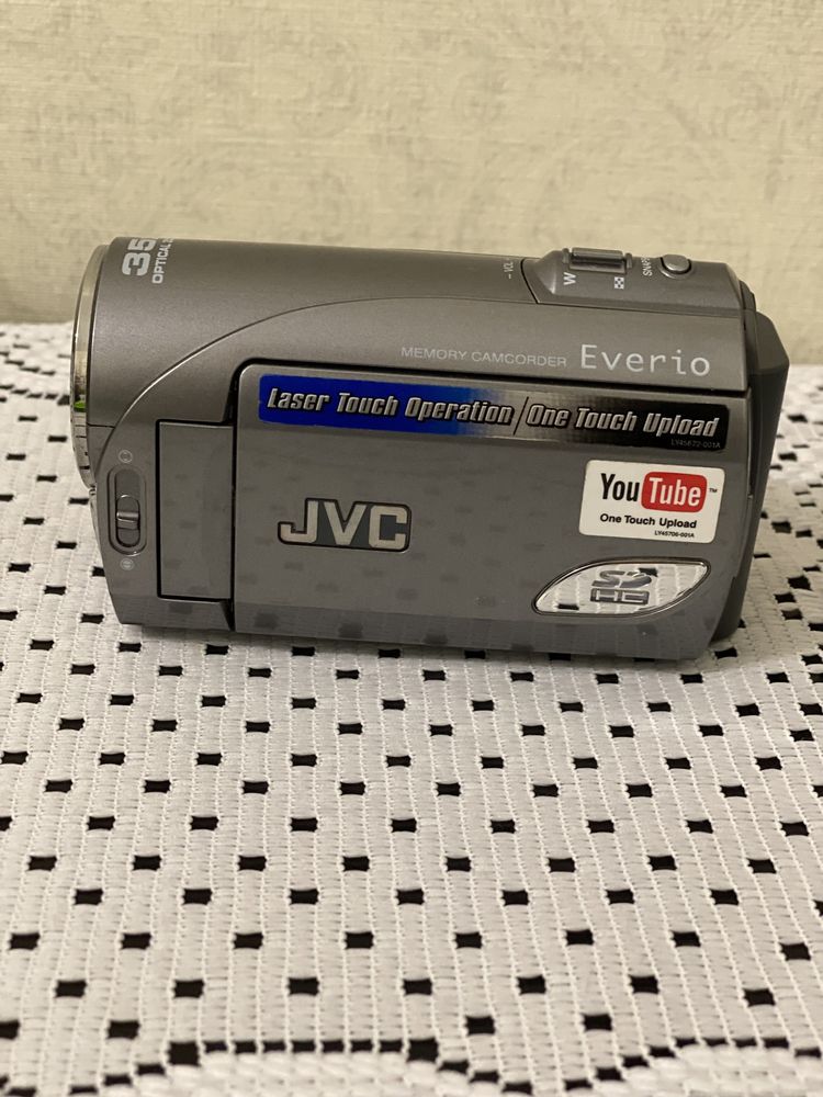 Видеокамера JVC