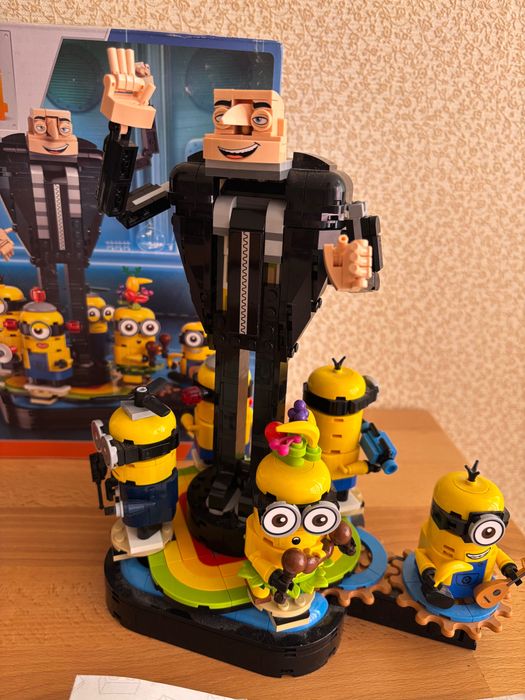 Конструктор LEGO Minions Ґру й посіпаки з кубиків 75582