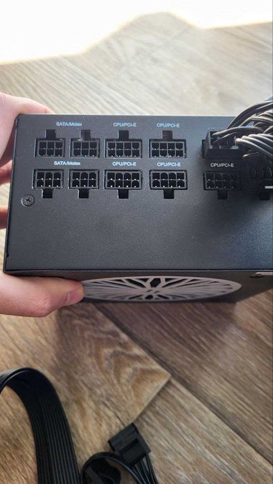 Блок питания Chieftec GPX-750FC 750 ват  (В состоянии нового)