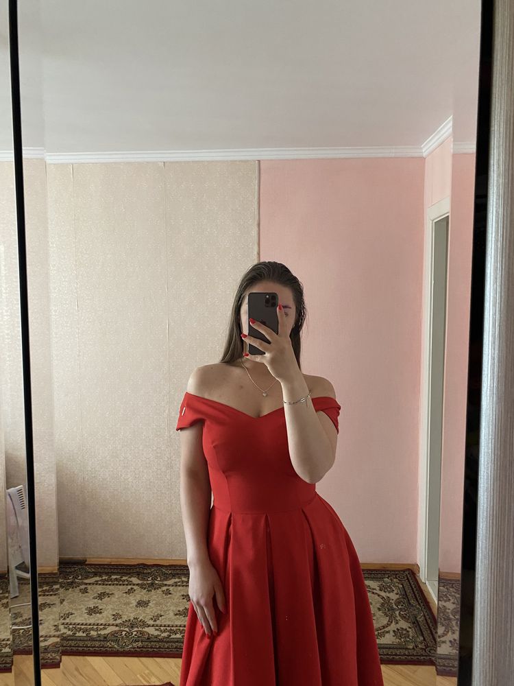 Плаття червоне шикарне