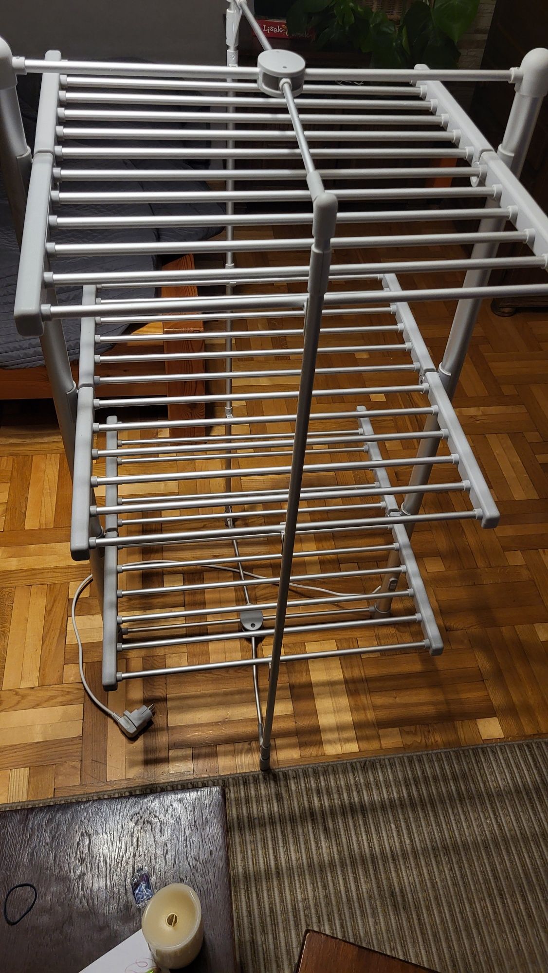 Suszarka elektryczna rozkładana do ubrań