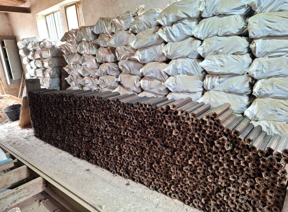 Продажа вугілля брикет пеллет із повною підтримкою клієнта