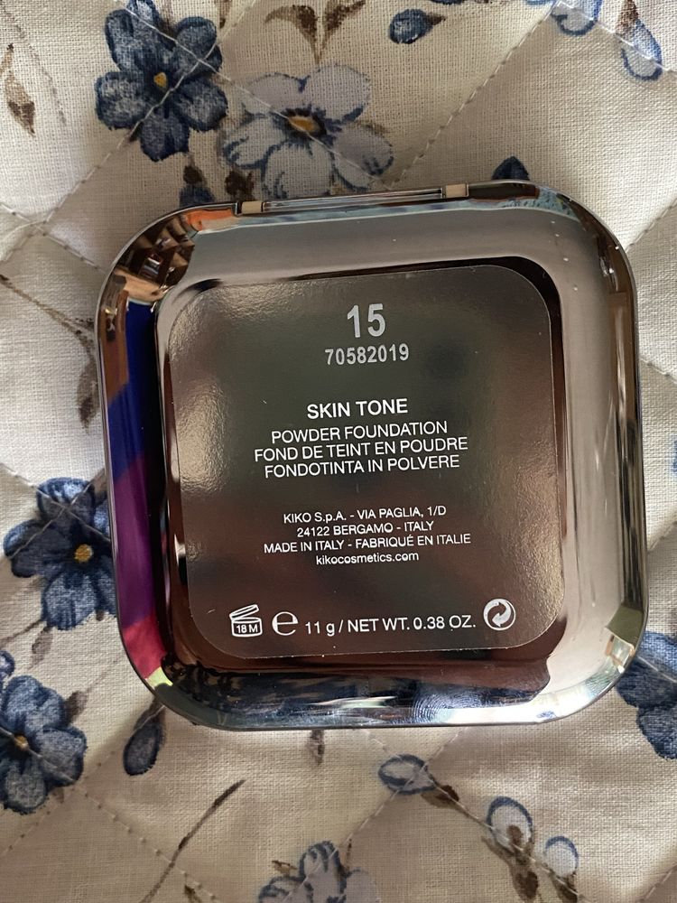 Пудра Kiko Skins Tone Powder foundation. Fond de teint en poubre