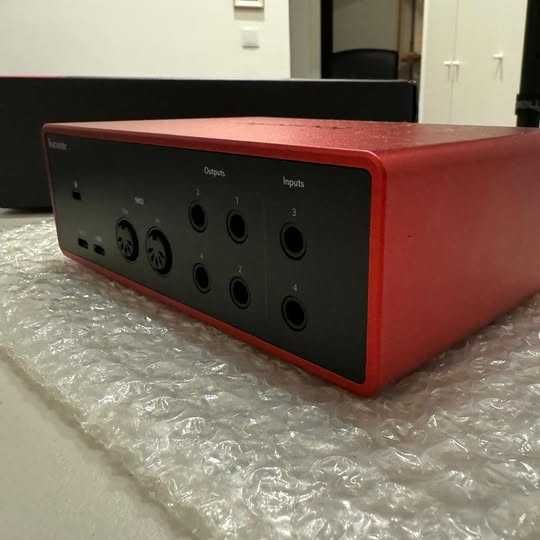 Interface de áudio Focusrite 4i4