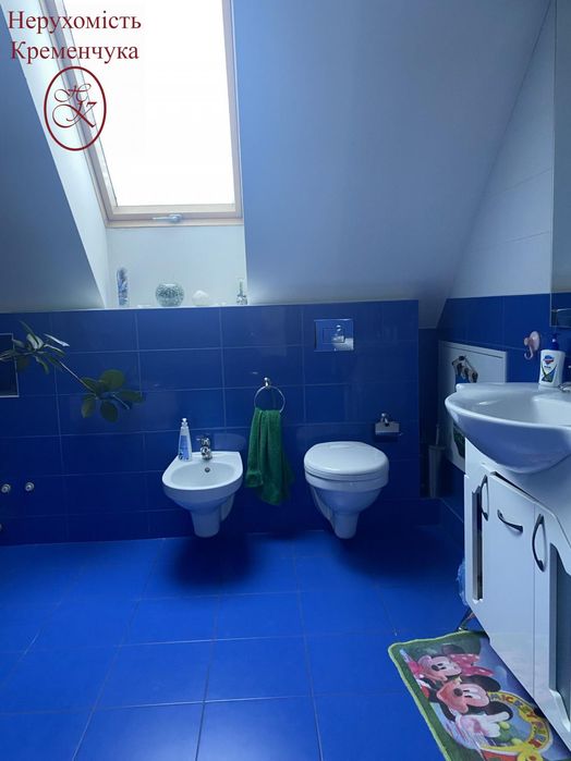 Продаж просторий та сучасний будинок комфорт-класу.