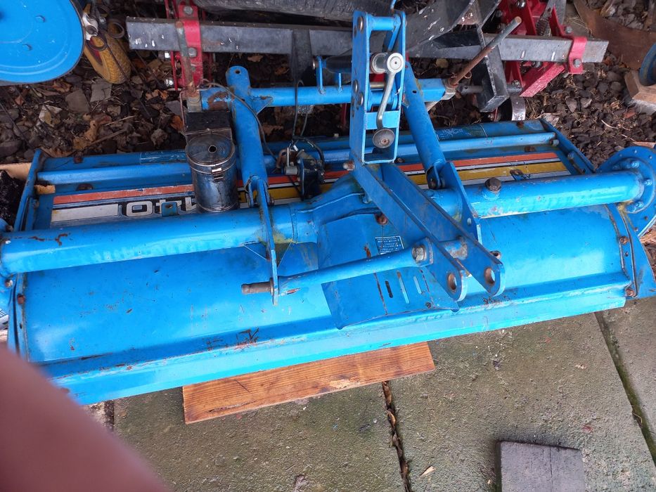 Продаю мінітрактор з грунтофрезою