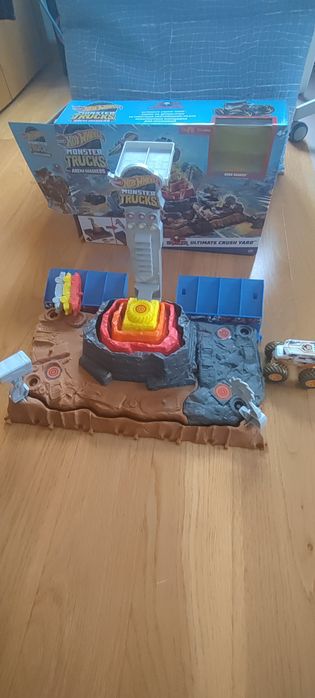 Hot Wheels Monster Trucks - pista Arena World