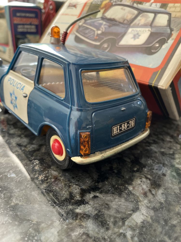 Austin mini da policia com fricção Pepe vintage