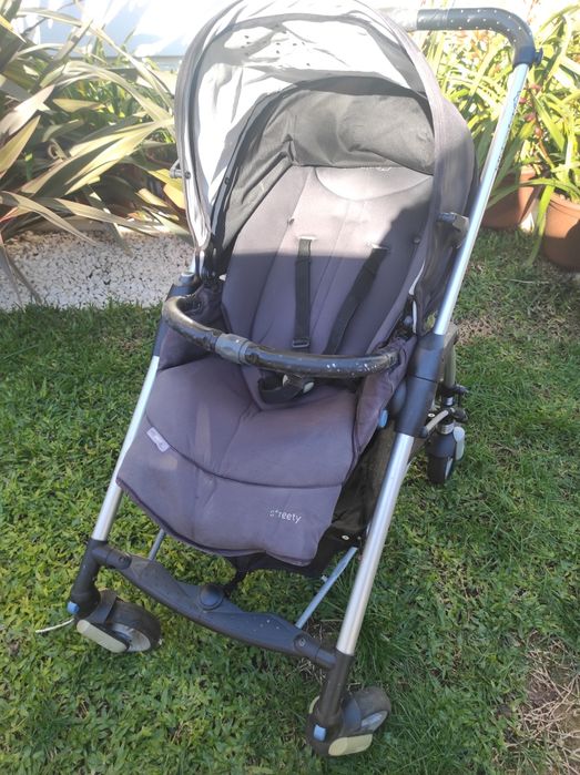 Carrinho de bebê e alcofa