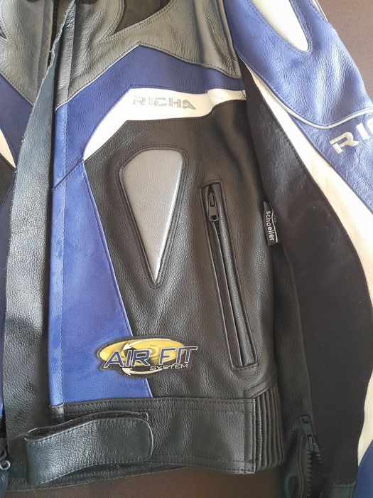 Casaco mota em pele genuina marca Richa