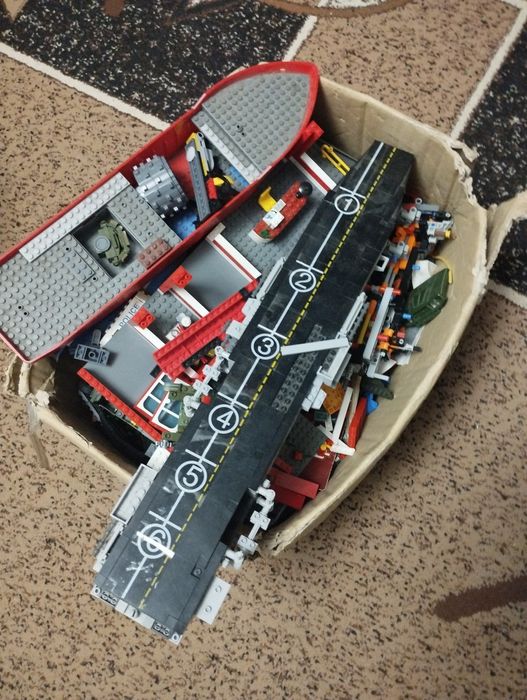 Продам кучу лега, наборы разных компаний, выпусков и годов.