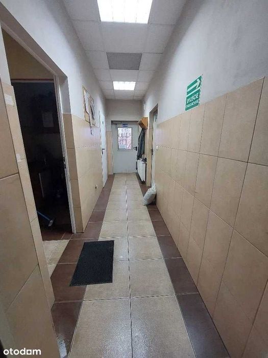 Budynek warsztatowy z biurami i częścią mieszkalną, parkingiem