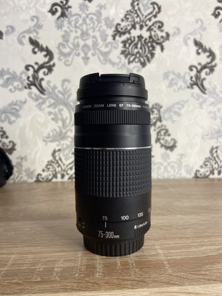 Продається комплект Canon EOS 1300D + два об’єктиви + зарядка