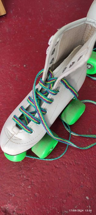 Patins de menina de patinagem artística