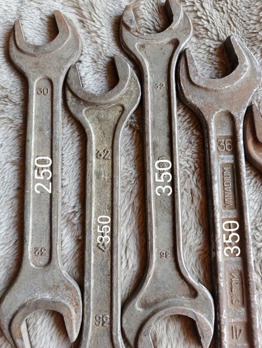 Гайкові ключі великих розмірів СРСР , ключі для круглих шлицьових гайо