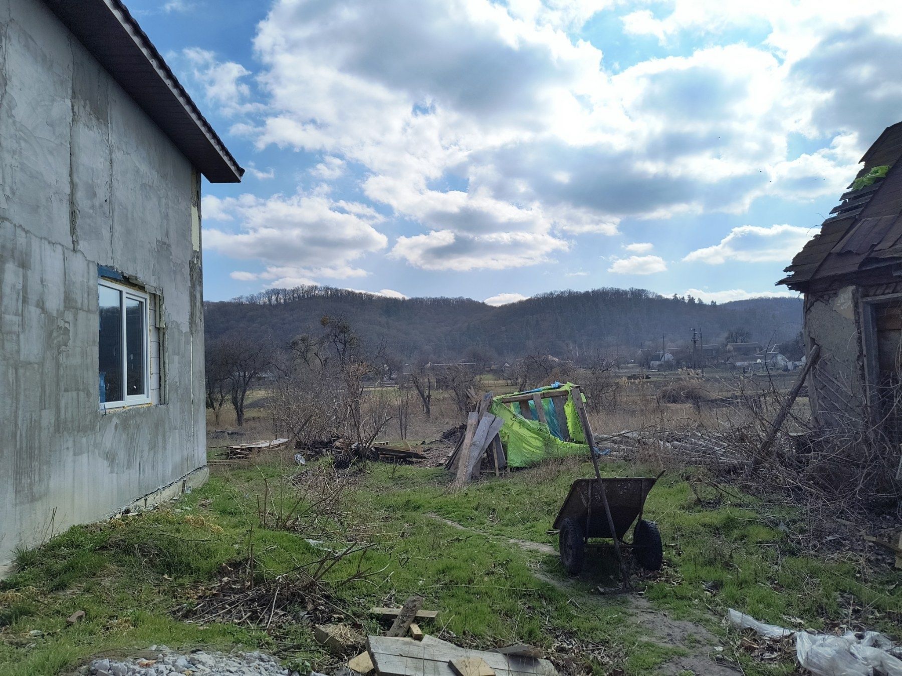 Продаж 2-х будинків у с. Будище, в центральні частині села.