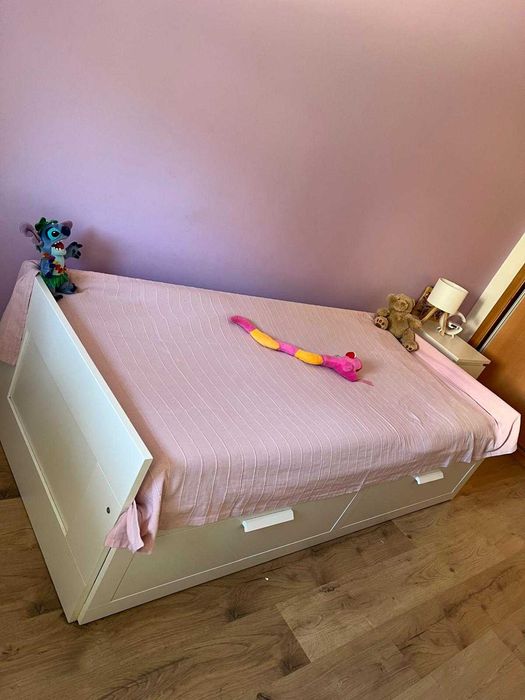 Cama Ikea, com 2 tamanhos