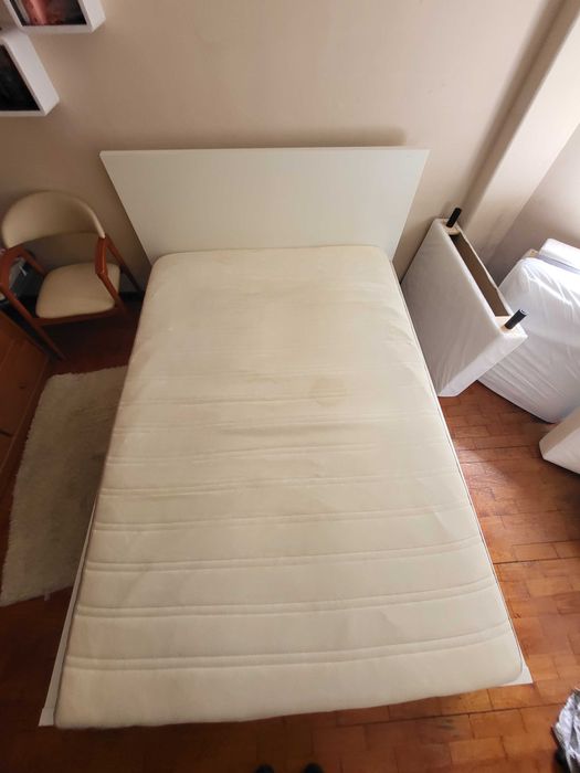 Cama e colchão ikea