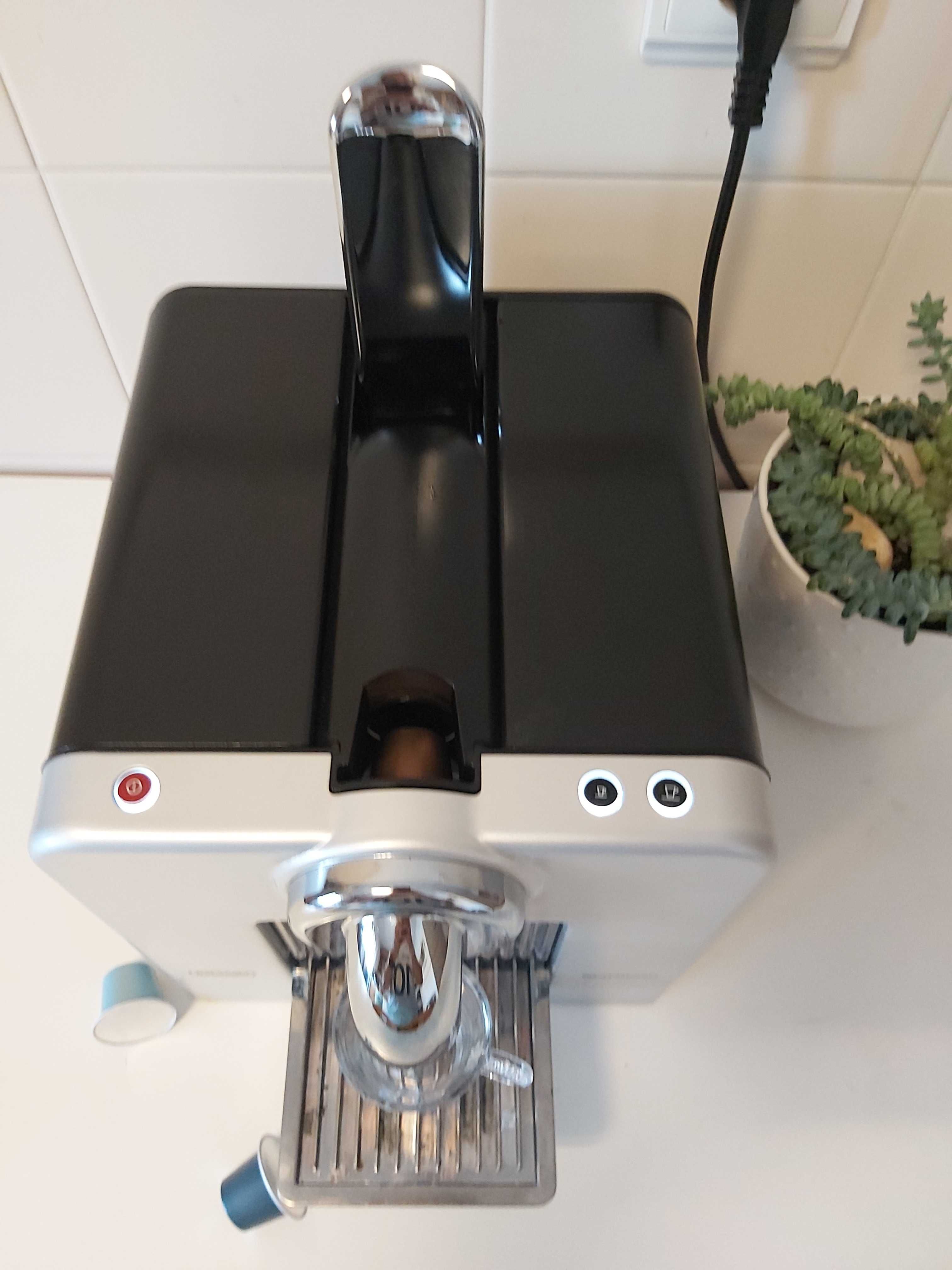 Máquina café Nespresso Delonghi Le Cube