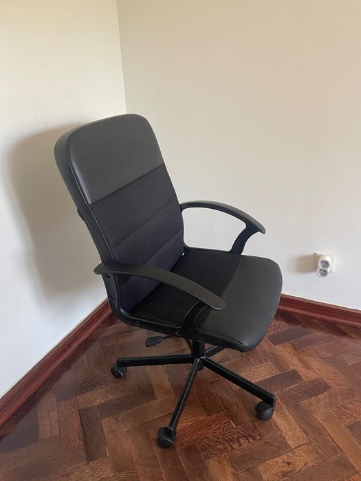 Cadeira Escritório com rodas