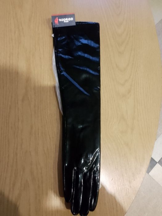 Перчатки длинные лак кожа