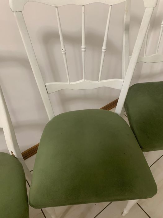 Стул деревʼяний фісташка колір